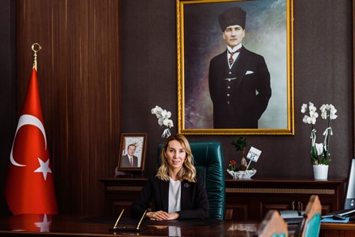 İlçemiz Kaymakamı Olarak Atanan Kaymakamımız Sayın Yıldız BÜYÜKER göreve başladı.